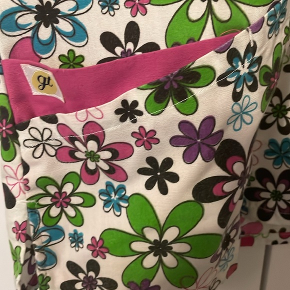 Women’s scrubs - Picture 3 of 3